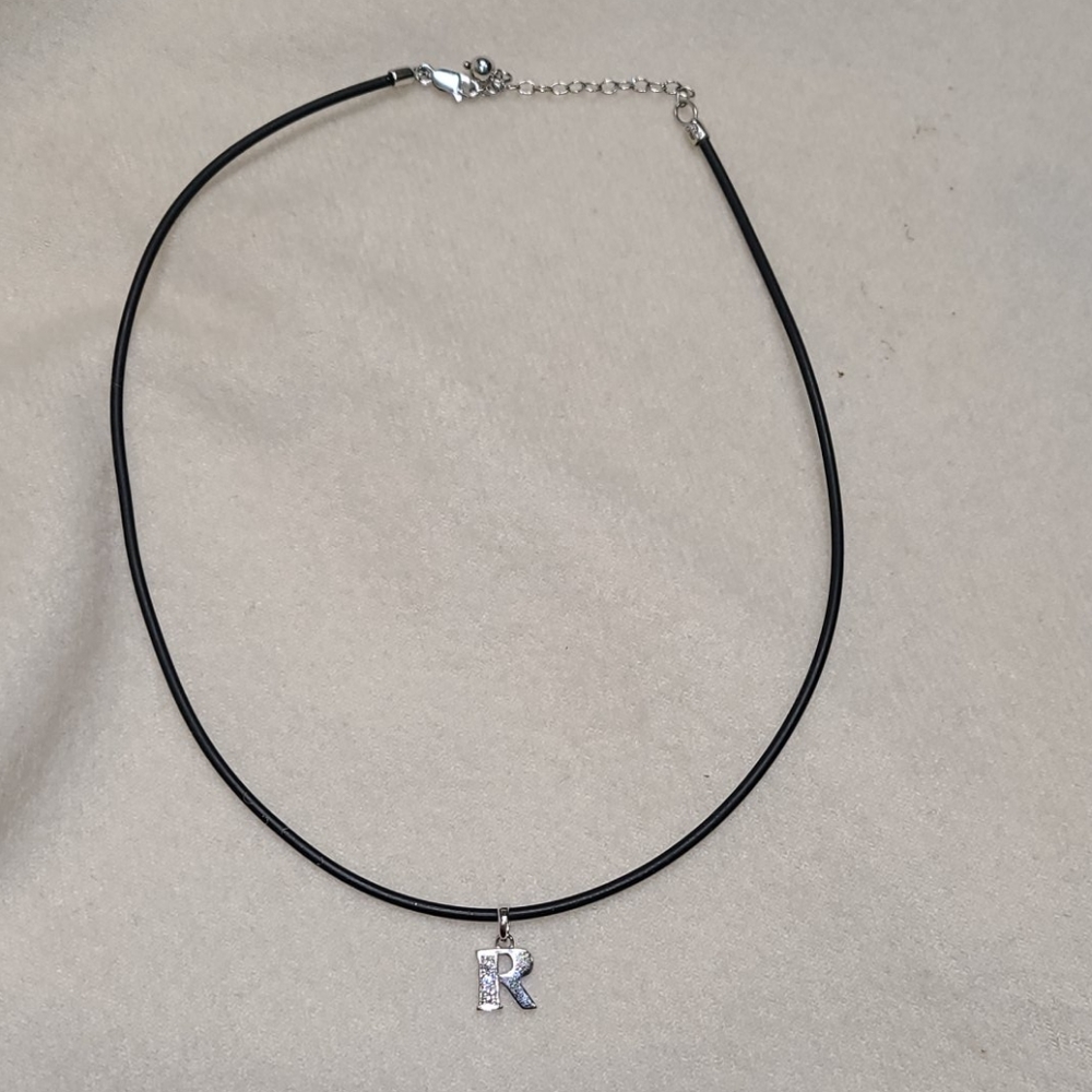 Silver "R" necklace